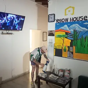  Хостел Yellow House